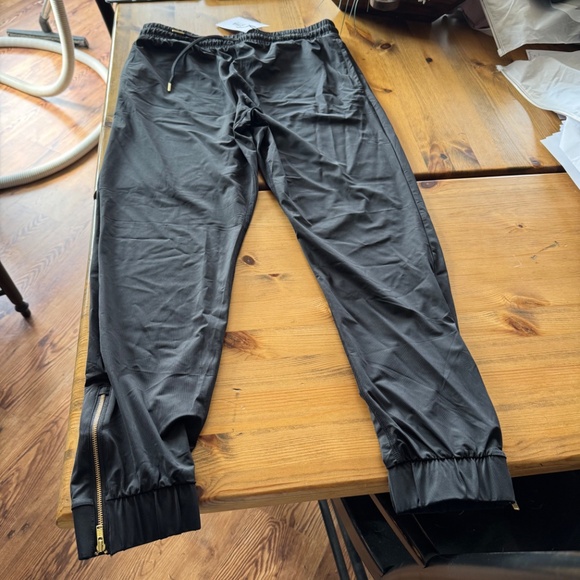Black Everywhere Zipper Jogger Medium New with Tags - Picture 2 of 5